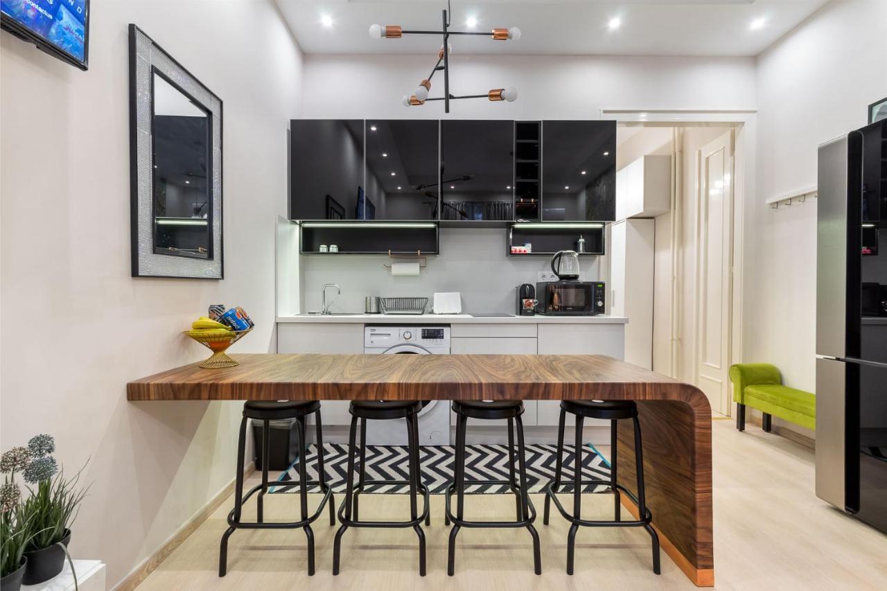 Economy Downtown Design - Free Parking - Balcony - Super Puplic Transport - Ac Apartament *