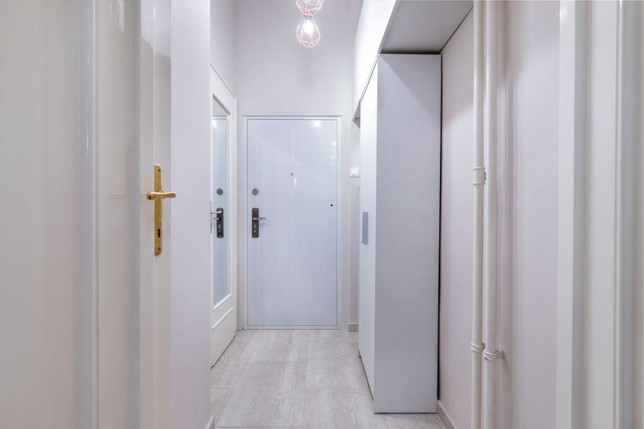 Economy Downtown Design - Free Parking - Balcony - Super Puplic Transport - Ac Apartament *
